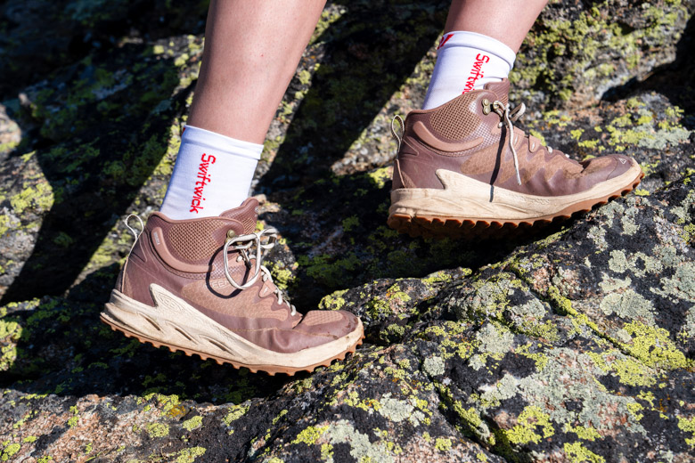 Keen Zionic Waterproof Mid (walking up rock)