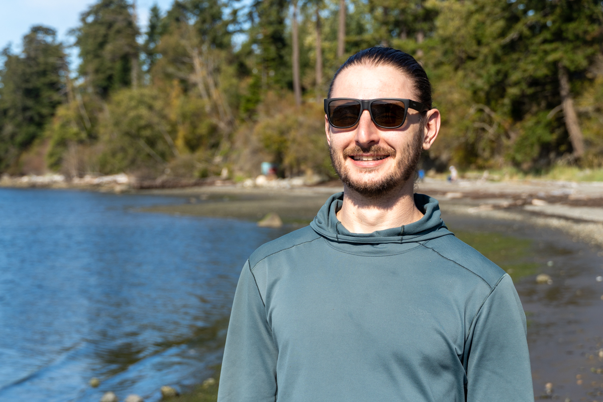 Sports sunglasses (beach walk in the Smith Lowdown 2 Series)