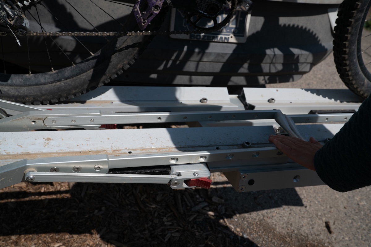 1Up Super Duty with one bike loaded