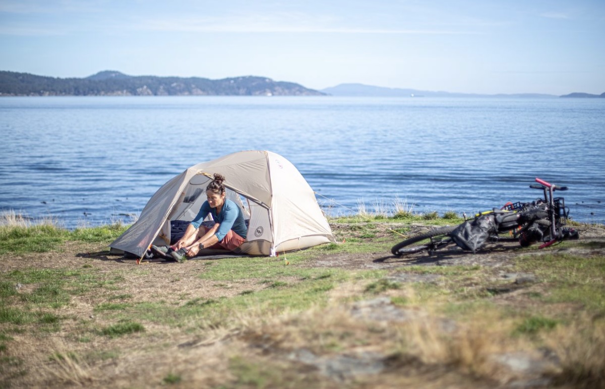 Big Agnes Tiger Wall UL 2 Bikepack testing the ventilation 