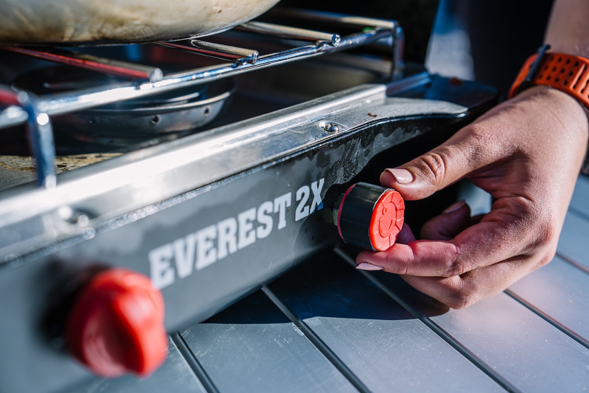 Everest 2X close up of burner knobs