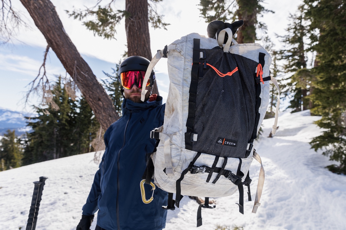 HyperliteCrux40_MeshPocket_SkiBackpack