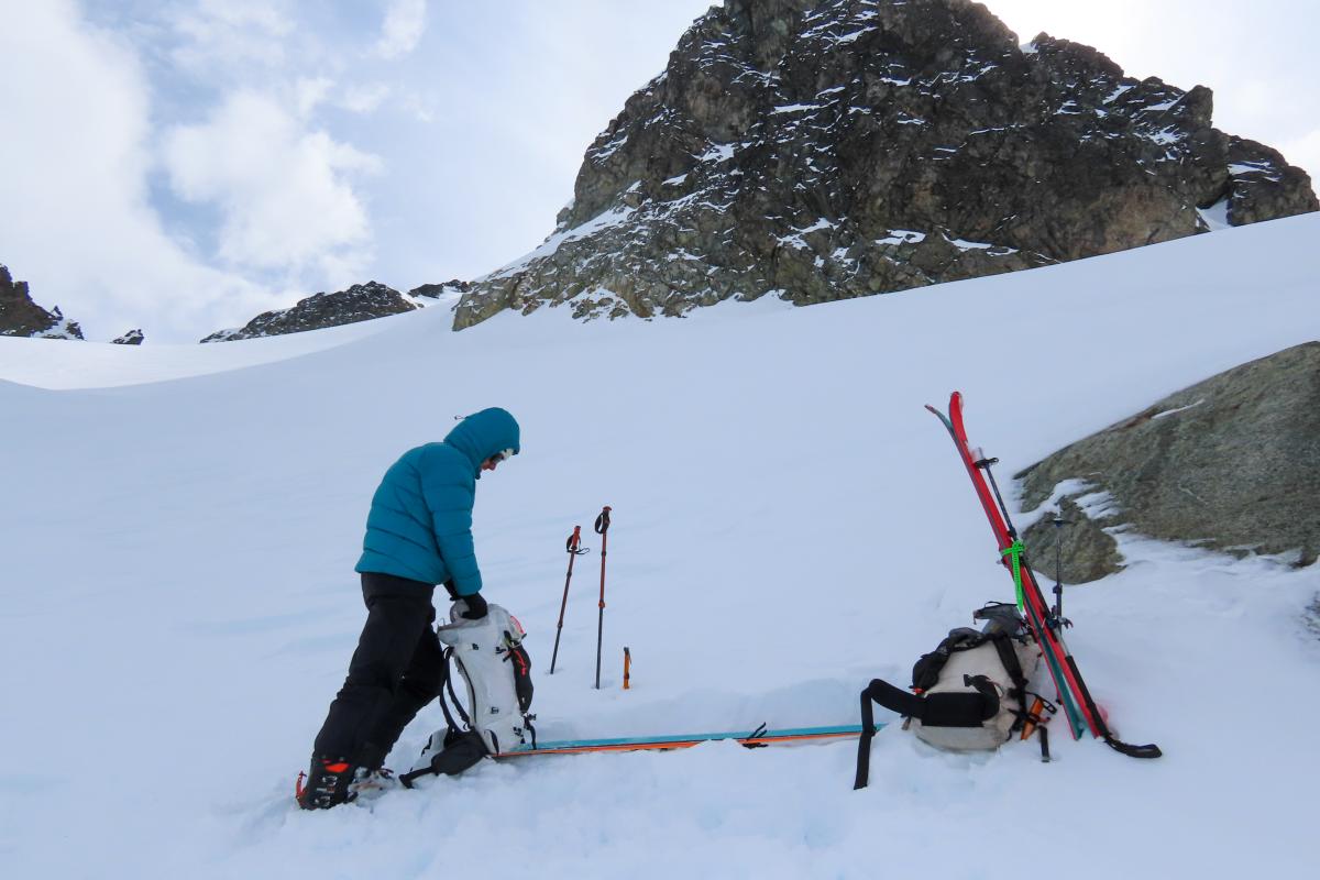 HyperliteCrux40_restinginskintrack_SkiBackpack2