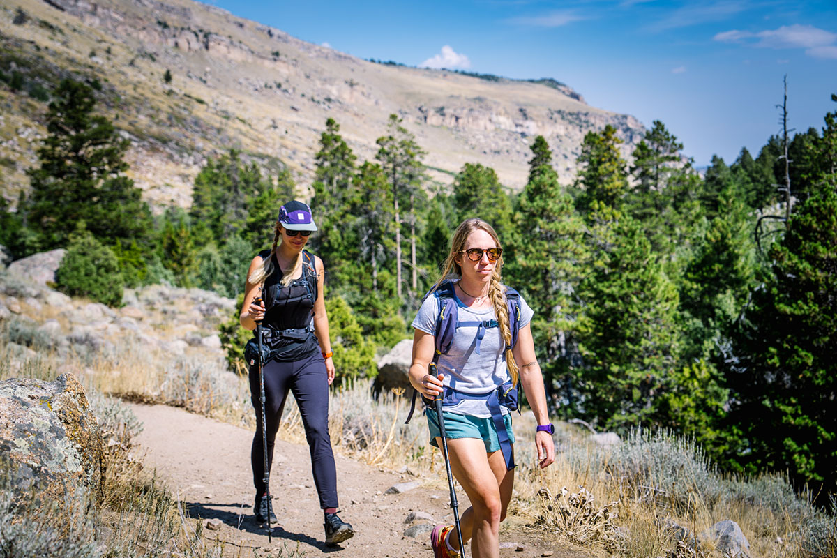 Nemo Persist 30L daypack (group shot hiking)