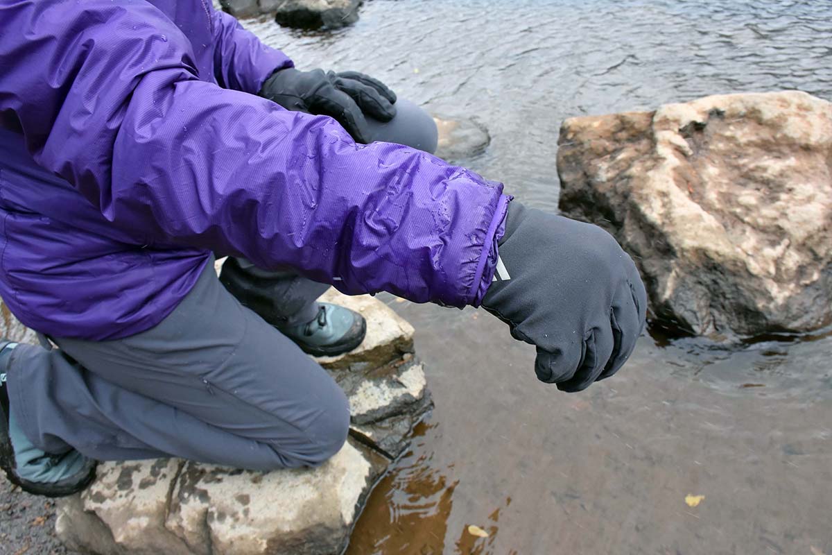 A women's arm showing off the weather-resistant fabric of the Patagonia DAS Light Hoody