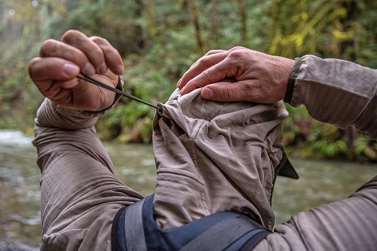 Patagonia R1 TechFace Hoody (adjustiing hood)