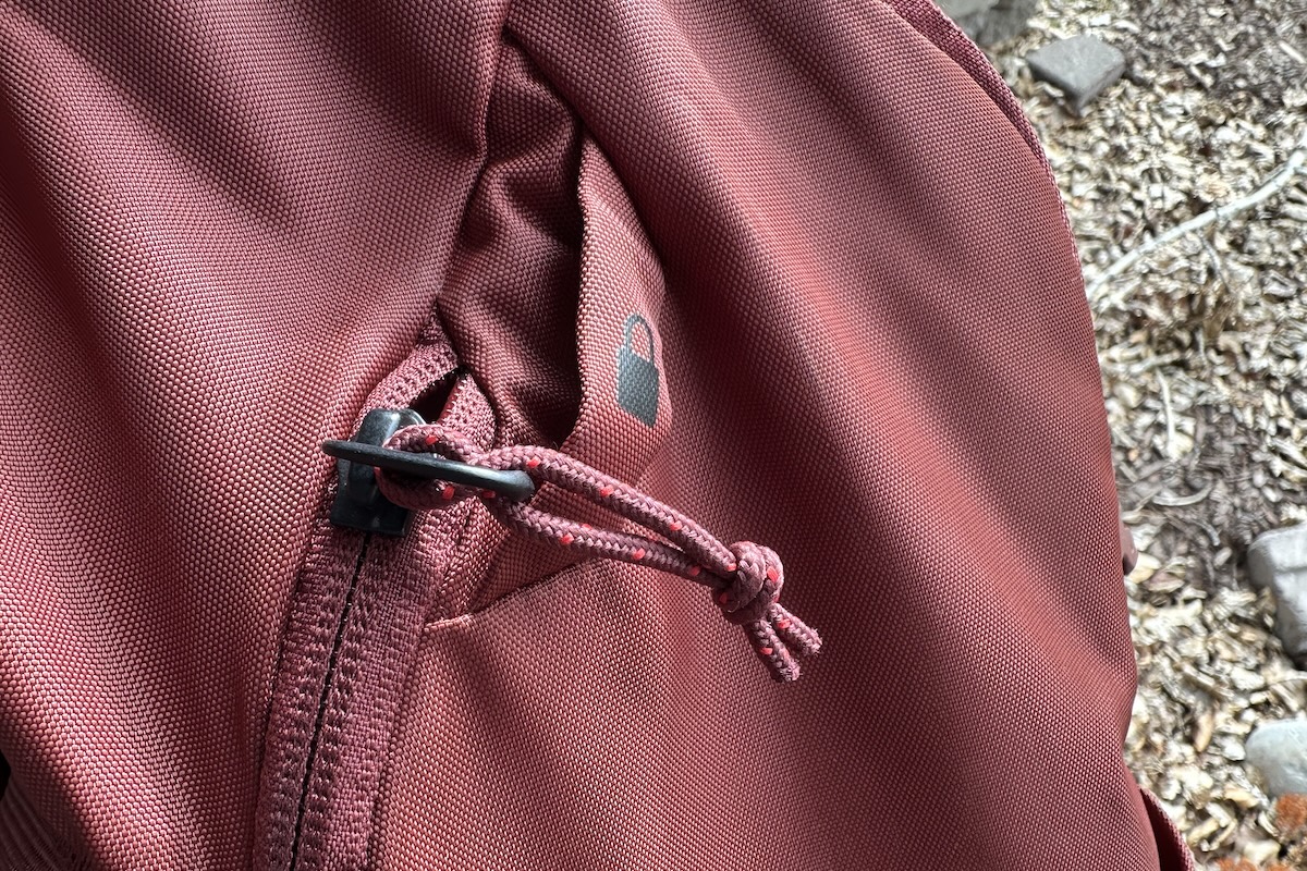 REI Co-op ruckpack 40 review - lock