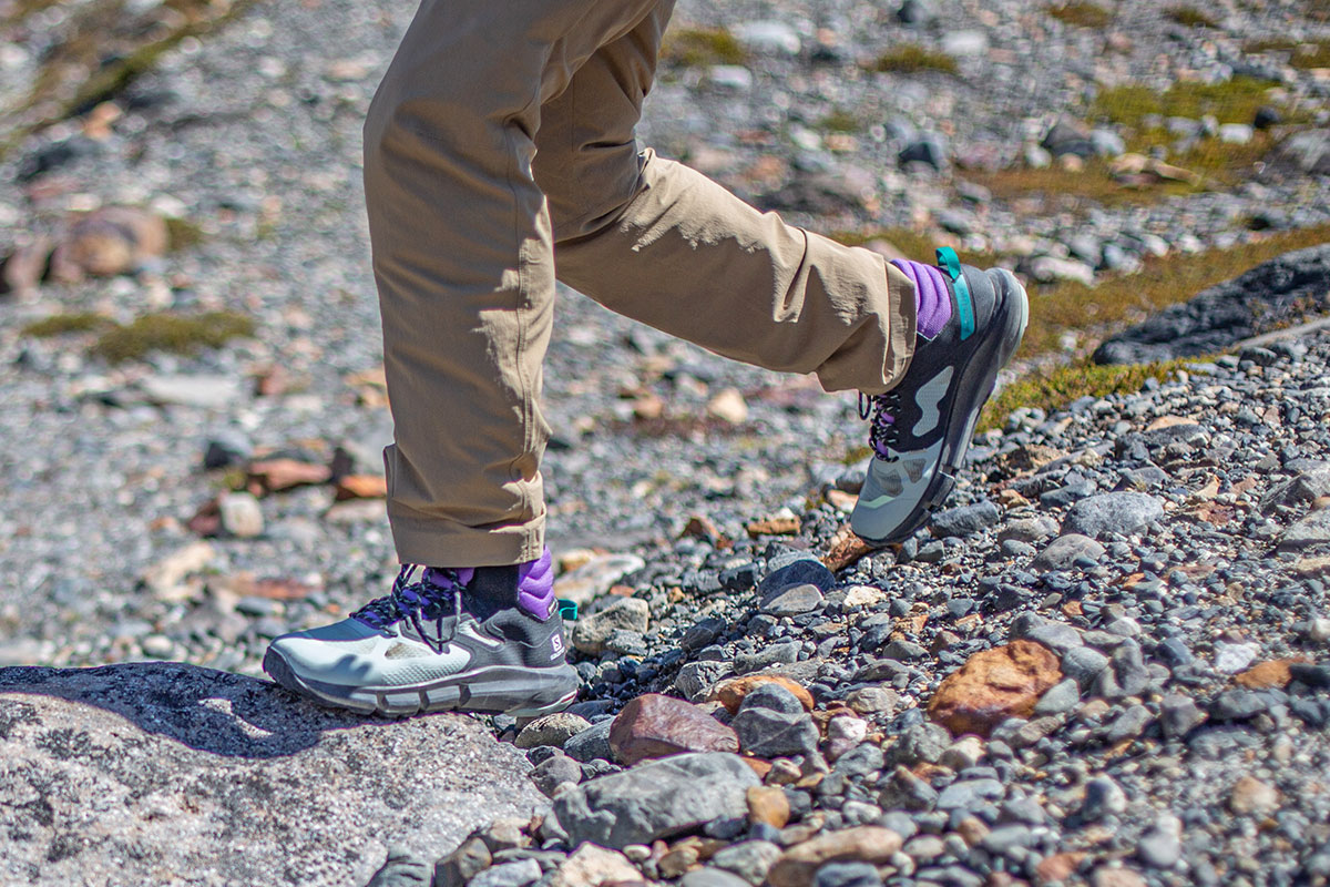 Salomon Predict Hike Mid GTX (hiking a rocky river bed)