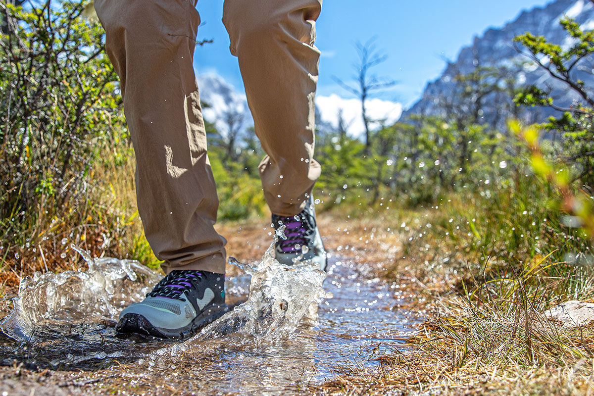 Salomon Predict Hike Mid GTX (hiking through water)